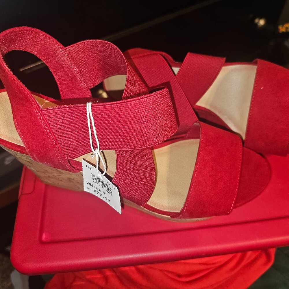 RED AMERICAN EAGLE WEDGES NWT